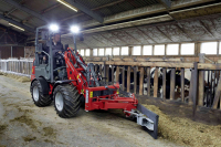 WM image 1160 eHoftrac Futterschiebeschild hydr  P3A2909 action