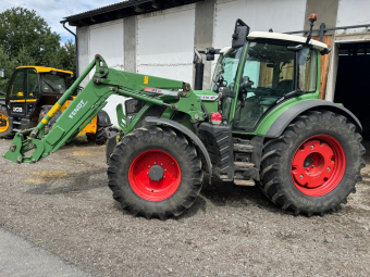Fendt 516 Vario SCR Profi s čelním nakladačem