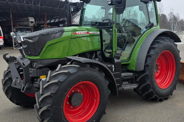 Predani-traktoru-Fendt-211-s-vario-gen3-1